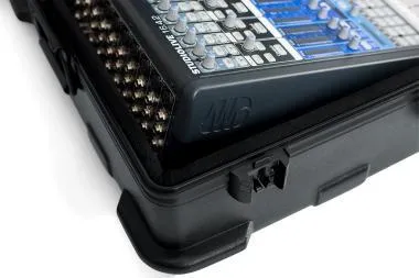 Gator GTSA-MIX203008 TSA öntött műanyag keménytok keverőpulthoz vagy kellékekhez, TSA reteszekkel, 20