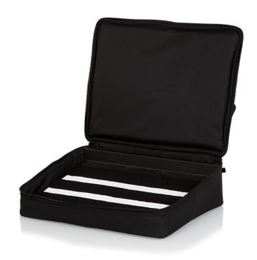 Gator GPT-BL-PWR-CE Fekete szövet táska, 46x30,5 cm, G-Bus-8 tápegységgel (8) 9V & (3) 18V kimenet és közép eu káb