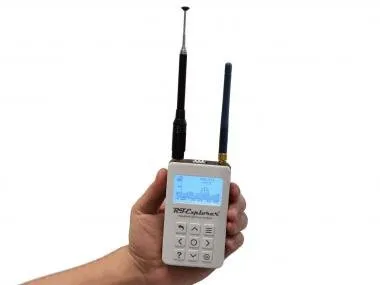 RF Explorer 6G Combo+ SLIM, hordozható RF mérőműszer, tok és műanyag tartó (15 MHz - 6,1 GHz)