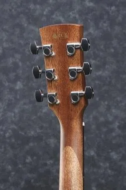 Ibanez AW típusú elektroakusztikus gitár, kivágással, natúr színben. Beépített elektronika, hangológ