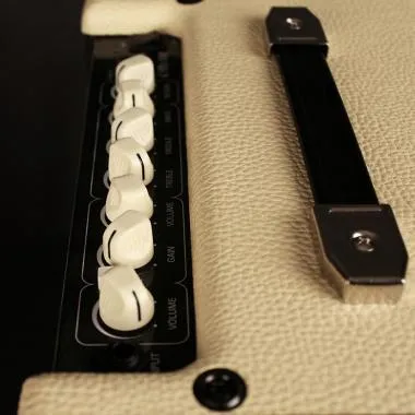 Cort Co-CM15R-BK gitárerősítő zengetővel, 15 Watt, fekete