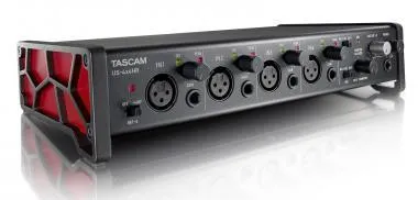 Tascam TM-US4x4HR Ultra-HDDA mikrofon előfokok, ultra alacsony zajszinttel, 4 be- és 4 kimenet, 192kHz/24-bit, IOS kom