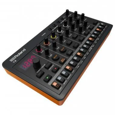 Roland T-8 ACB modellezésű, hordozható dob- és basszus gép, kompakt kivitelben
