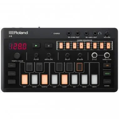 Roland J-6 ACB modellezésű, hordozható akkord szintetizátor, kompakt kivitelben