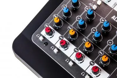 Allen&Heath AH-ZED6 kisformátumú keverő, 2 monó/2 sztereó csatorna