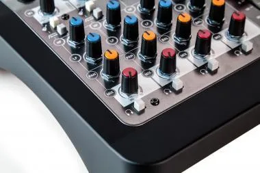 Allen&Heath AH-ZED6 kisformátumú keverő, 2 monó/2 sztereó csatorna