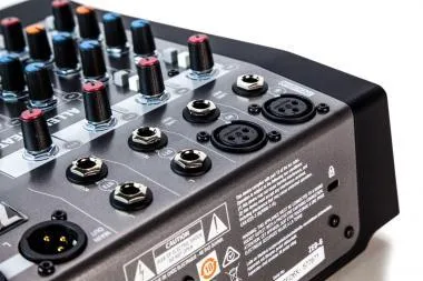 Allen&Heath AH-ZED6 kisformátumú keverő, 2 monó/2 sztereó csatorna