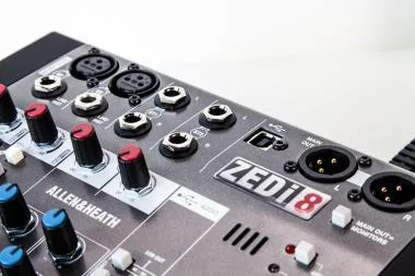 Allen&Heath AH-ZEDI8 kisformátumú keverő, 2 monó/2 sztereó csatorna, 24/96 USB 2X2