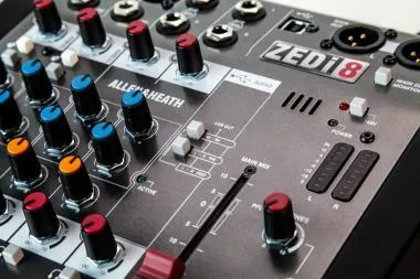 Allen&Heath AH-ZEDI8 kisformátumú keverő, 2 monó/2 sztereó csatorna, 24/96 USB 2X2