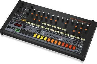 Behringer RD-8 MKII dobgép, analóg, 16 dobhanggal, 16-step sequencer, hullámtervezővel és kétmódú szűrővel