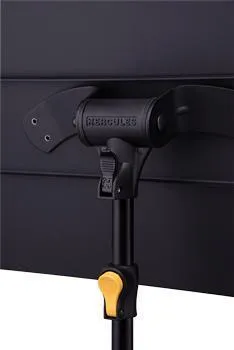 Hercules BS243B Kottatartó, 3 összecsukható láb, 710-1140 mm magas, 815x360 mm tábla, új EZ Grip