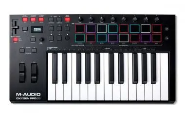 M-Audio Oxygen Pro 25 USB/MIDI vezérlő, 25 billentyű, 16 dobpad, 8 forgó potméter, OLED