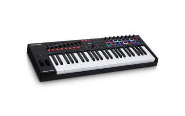 M-Audio USB/MIDI kontroler, 49 kláves, 16 padů, 8 otočných, 9 faderů, OLED
