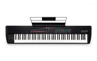 M-Audio Hammer 88 Pro USB/MIDI vezérlő, 88 kalapács-mechanikás billentyű, 16 pad, 9fader, kottatartó