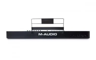 M-Audio Hammer 88 Pro USB/MIDI vezérlő, 88 kalapács-mechanikás billentyű, 16 pad, 9fader, kottatartó