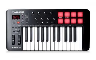 M-Audio Oxygen 25 (MK V) USB/MIDI vezérlő, 25 billentyű, 8 pad, 8 forgó-, 1 tolópotméter