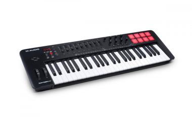 M-Audio USB/MIDI kontroler, 49 kláves, 8 padů, 8 otočných, 9 faderů