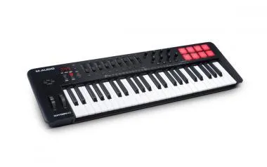 M-Audio Oxygen 49 (MK V) USB/MIDI vezérlő, 49 billentyű, 8 pad, 8 forgó-, 9 tolópotméter