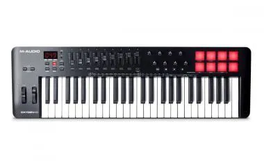 M-Audio Oxygen 49 (MK V) USB/MIDI vezérlő, 49 billentyű, 8 pad, 8 forgó-, 9 tolópotméter