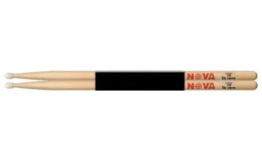 Vic Firth N2BN hickory dobverő, csepp fejtípus, nejlon fejjel, hossz: 412,8mm - átmérő: 16mm, NOVA imprint