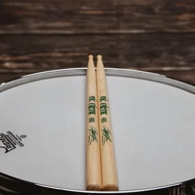 Vic Firth SBG Benny Greb Signature szériás hickory dobverő, csepp fejtípus, hossz: 406,4mm - átmérő: 15,1mm