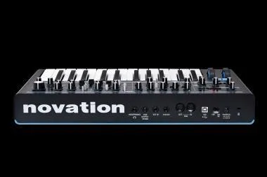 Novation Bass Station II analóg szintetizátor, 25 billentyű, 2 oszcillátor