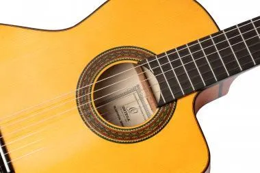 Ortega RCE270FT klasszikus flamenco gitár,4/4-es, fishman elektronika, tartozék tok