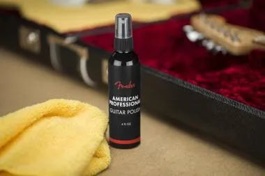 Fender Polish and Cloth Care Kit, gitárápoló és törlőkendő szett