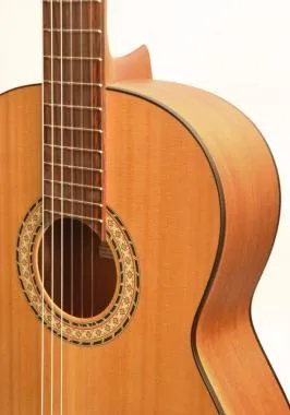 Camps SN1C klasszikus gitár, 4/4-es méret, tömör cédrus fedlap, babérfa fogólap, matt natúr szín, Fishman