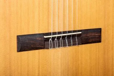 Camps M1C klasszikus gitár, 4/4-es méret, tömör cédrus fedlap, rózsafa fogólap, magasfényű natúr szín