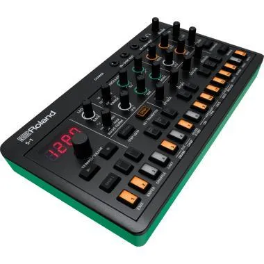 Roland S-1 ACB modellezésű szintetizátor, kompakt kivitelben