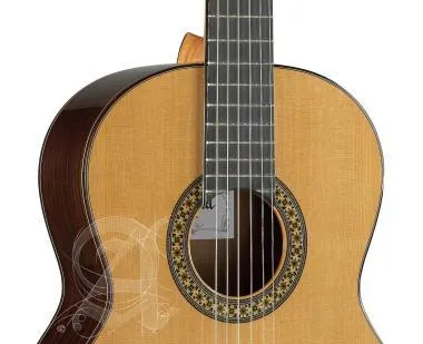 Alhambra ALH-4P A + case Gitár Tömör lucfenyő, indiai rózsafa, ébenfa fogólap, tokkal
