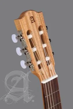 Alhambra ALH-Z Nature + case gitár, cédrus, mahagóni, indiai rózsafa fogólap, szegélyezett, tokkal