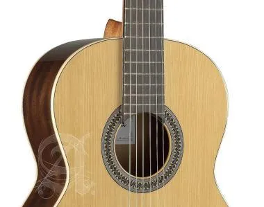 Alhambra ALH-2C + case Gitár cédrus, mahagóni, indiai rózsafa fogólap. Duplán szegélyezett, tokkal