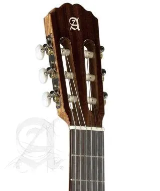 Alhambra ALH-2C + case Gitár cédrus, mahagóni, indiai rózsafa fogólap. Duplán szegélyezett, tokkal