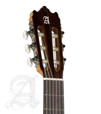 Alhambra ALH-3F G + case Gitár 3 F Tömör lucfenyő, fügefa, indiai rózsafa fogólap, átlátszó pickguard, tokkal