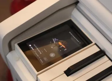 Kawai CA701W digitális zongora, 88 billentyűs kalapácsmechanika, 256 hang polifónia, Bluetooth, fehér