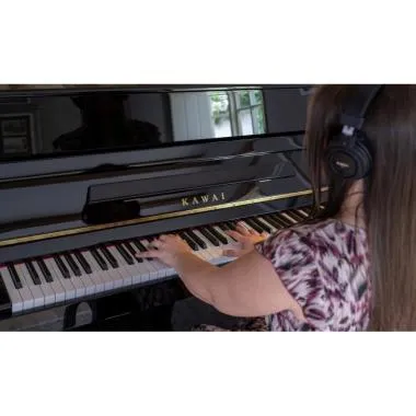 Kawai K-15E ATX3L WH/P akusztikus pianínó, ATX3 hibrid rendszer, 88 billentyű, 110cm magas, fényes fehér
