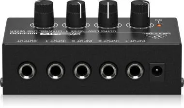 Behringer MX400 ultra alacsony zajszintű 4 csatornás vonalkeverő