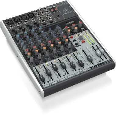 Behringer 1204USB keverő, analóg, 12 bemenet, 2/2-bus, mikrofon-előerősítő, kompresszor, EQ, USB