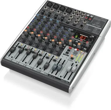 Behringer X1204USB keverő, analóg, 12 bemenet, 2/2-bus, mikrofon-előerősítő, kompresszor, EQ, USB