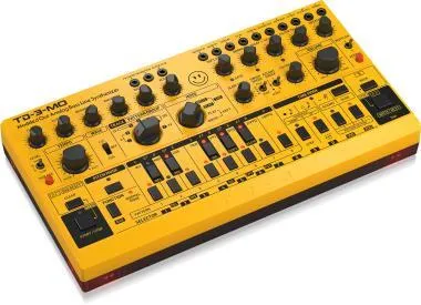 Behringer TD-3-MO-AM szintetizátor, analóg, Bass Line, VCO, MIDI, VCF, Sub-Harmonics oszcillátor, sárga