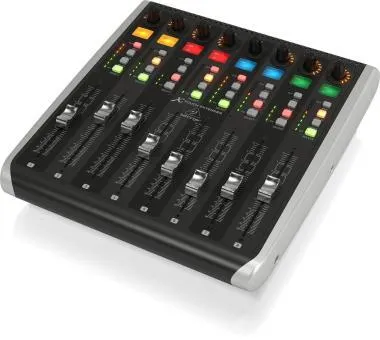 Behringer X-TOUCH EXTENDER kiegészítő, 8 érintésérzékeny aktív fader, USB Hub és Ethernet/USB interfészekkel