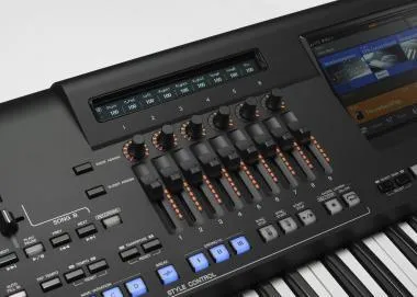 Yamaha GENOS2 zenei munkaállomás, 800 stílus, 2066 hangszín, Bluetooth kapcsolat