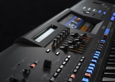 Yamaha GENOS2 zenei munkaállomás, 800 stílus, 2066 hangszín, Bluetooth kapcsolat