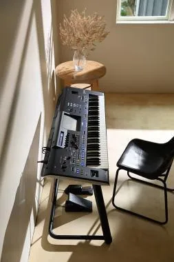 Yamaha GENOS2 zenei munkaállomás, 800 stílus, 2066 hangszín, Bluetooth kapcsolat