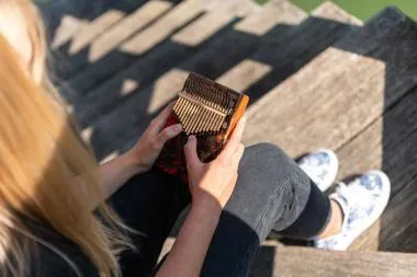 Meinl KA17LV MEINL KA17LV Sound Hole Designer Lava kalimba