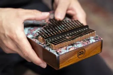 Meinl KA17CR Meinl KA17CR Sound Hole Designer Coral Reef kalimba