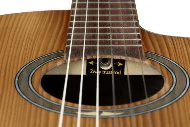 Ortega RCE23RO 4/4 -es elektro-klasszikus gitár + tok