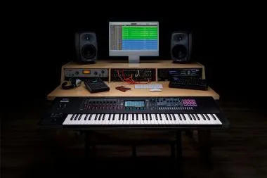 Roland FANTOM-7-EX 76 billentyűs zenei munkaállomás